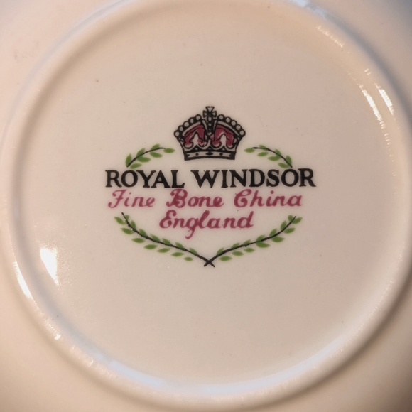 3.5" Fine Bone China Dish - by Royal Windsor England - Picture 3 of 3